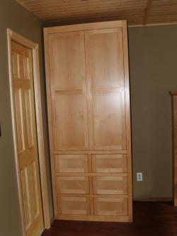 Maple Wardrode